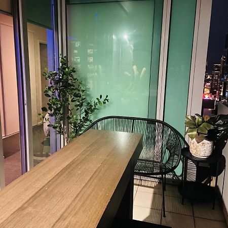 La Sky Boutique Apartment - Pool, Spa & Sauna Melbourne Exterior photo